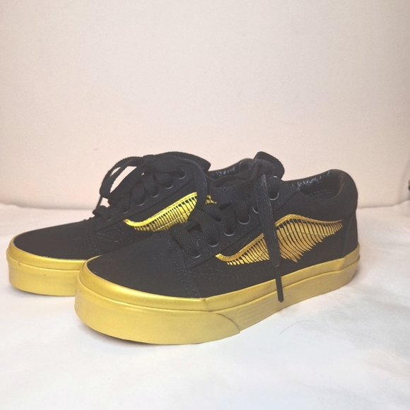NWOT Vans X Harry Potter Kid's Golden Snitch Old Skool Trainers Black Gold 11.5 - Picture 3 of 7